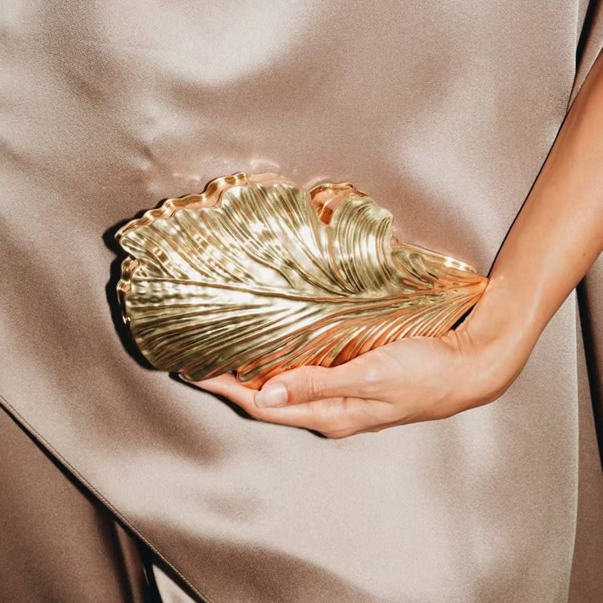 Women Bags Golden - Tas Tangan Mewah Berbahan Akrilik Emas